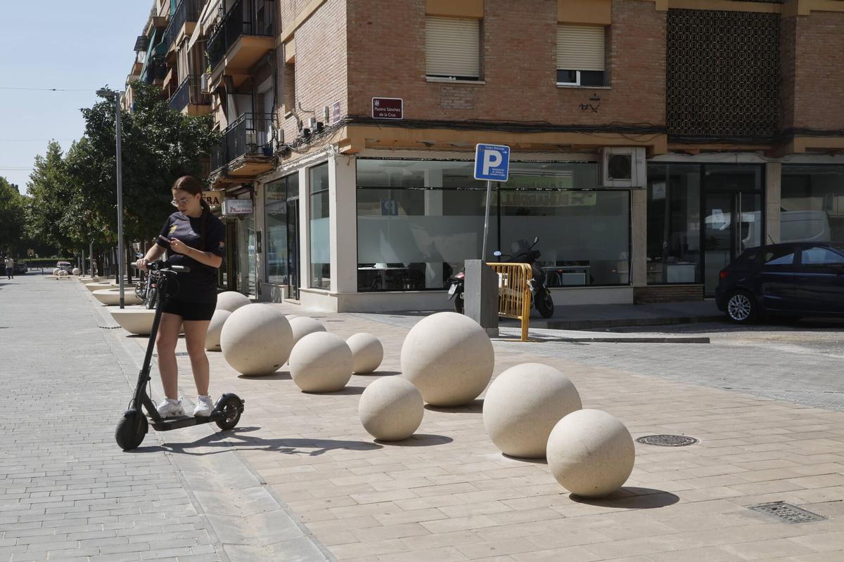 La Viñuela estrena mobiliario tras su peatonalización La Viñuela estrena mobiliario tras su peatonalización