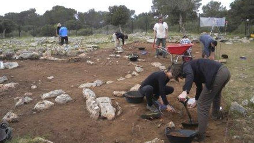 El equipo de especialistas trabaja en una zona que no ha sido excavada hasta ahora.