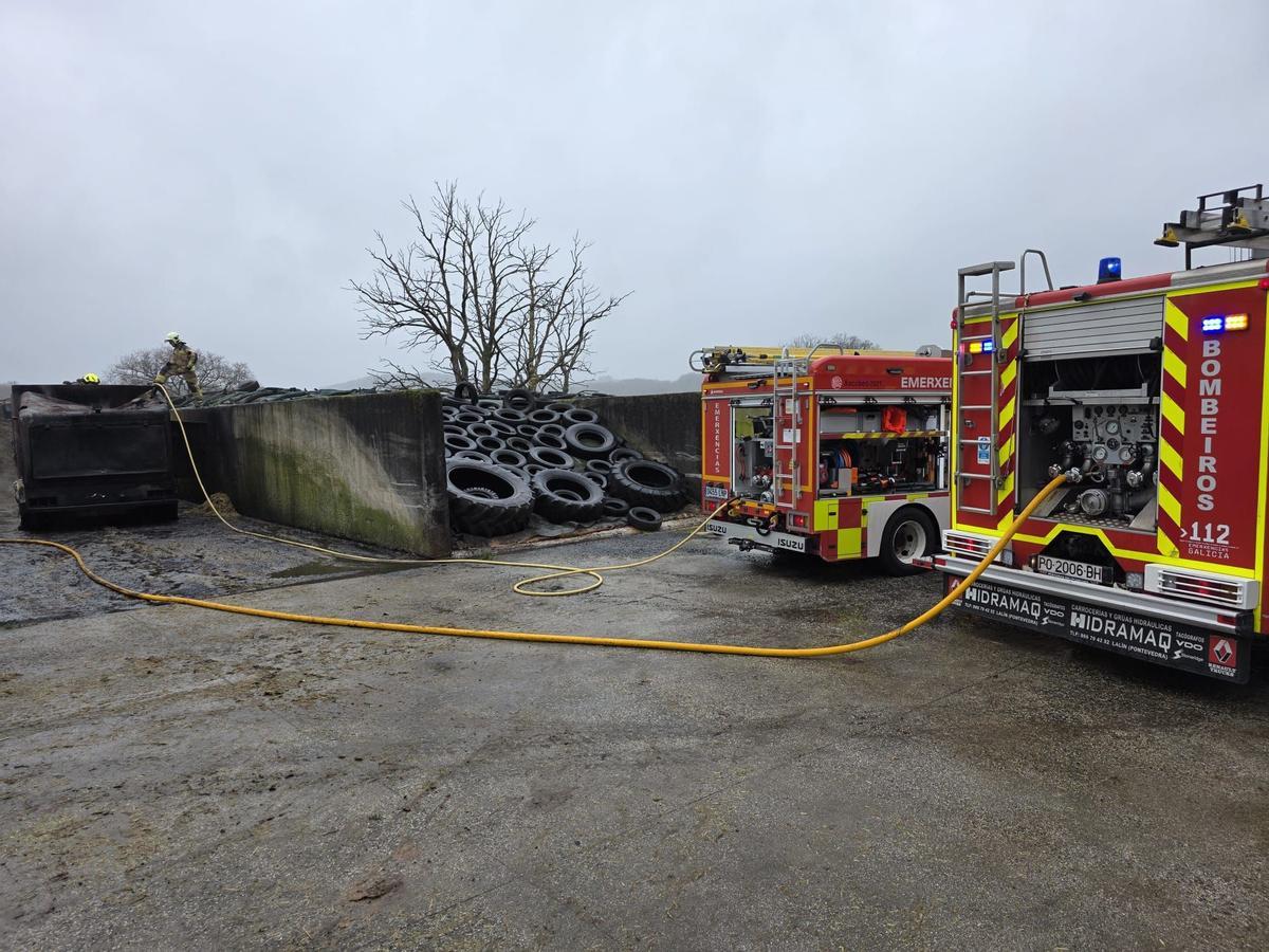 Labores de extinción en el carro mezclador.
