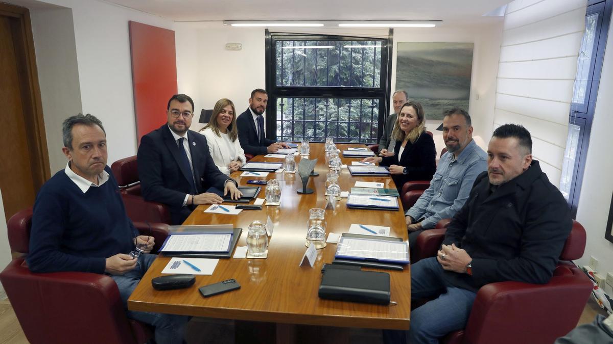 Reunión del Gobierno regional con patronal y sindicatos