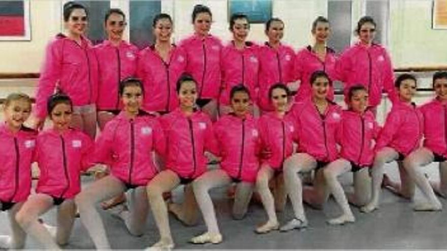 Les integrants de la tercera promoció de Balla&#039;m CI, provinents de Manresa, Berga, Manlleu, Vic i Navarcles