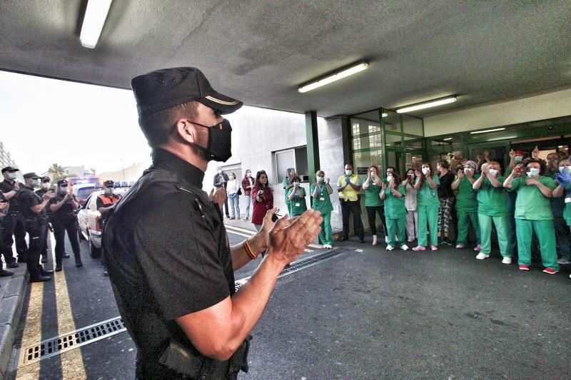 Últimos aplausos y homenaje a sanitarios del Hunsc