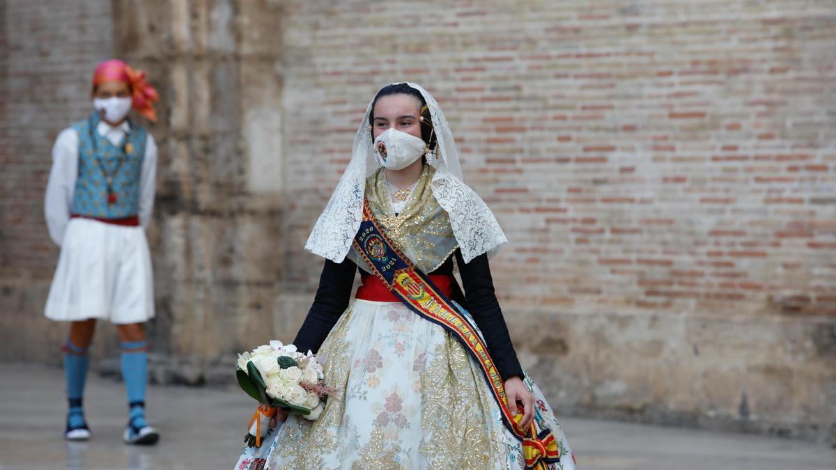 Búscate en el segundo día de Ofrenda por la calle del Mar (entre las 18.00 y las 19.00 horas).