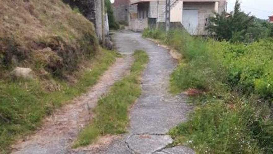 Estado del vial de subida a Adega de Amadeo, en Meira // Fdv