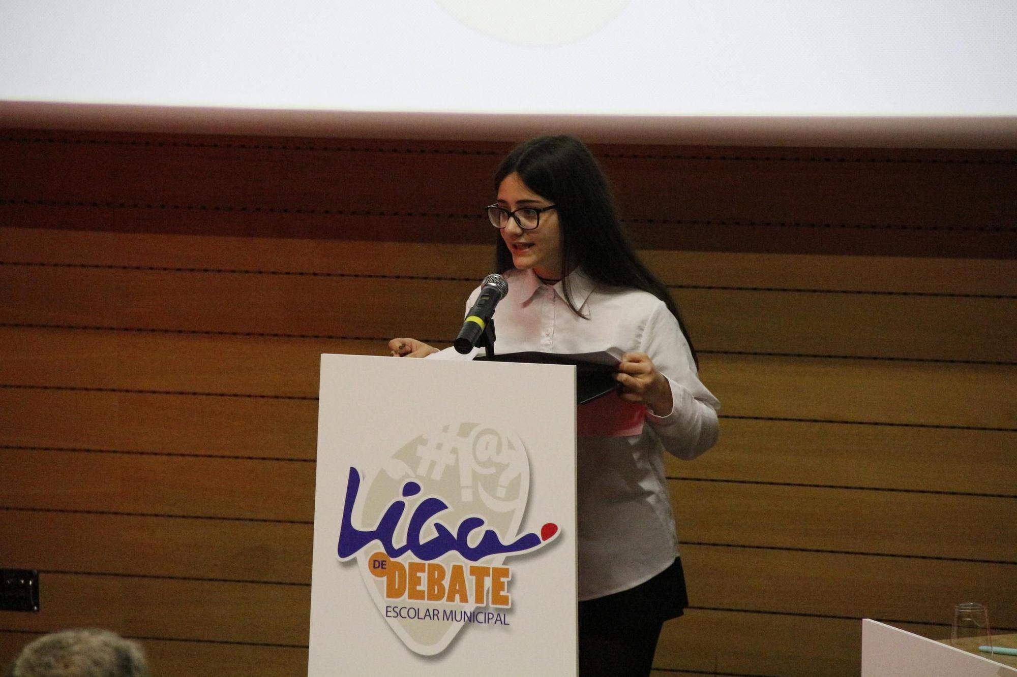 La semifinal de la Liga de Debate Escolar Municipal de Gijón, en imágenes