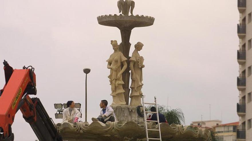 Montaje de la Fuente de las Gitanillas en 2003, tras abandonar la plaza de la Constitución.