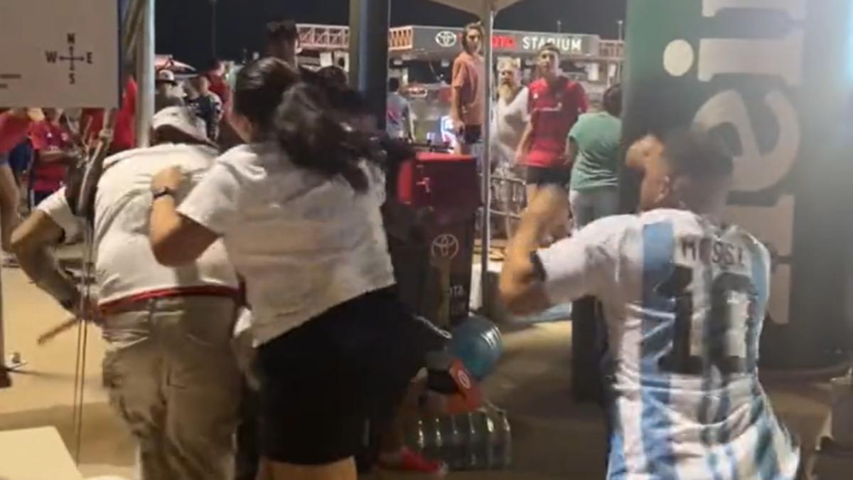 Brutal pelea entre aficionados tras el Inter Miami - Dallas