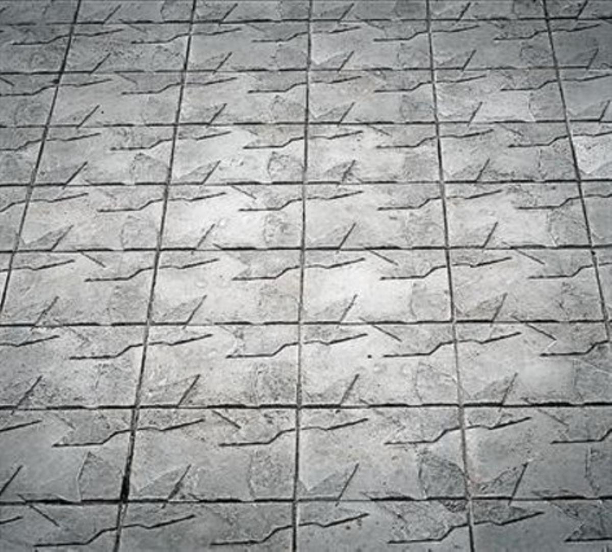 Col·locació de les primeres rajoles a Diagonal cantonada Calvet, ahir. Col·locació de les primeres rajoles a Diagonal cantonada Calvet, ahir.
