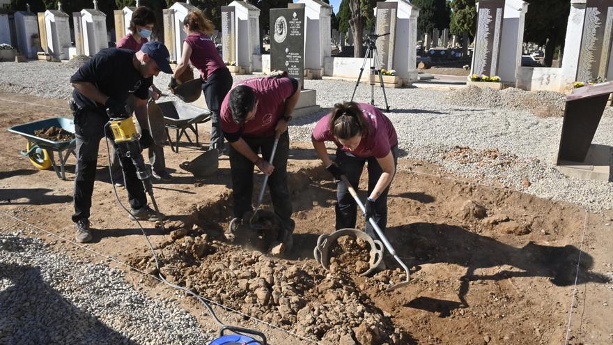 Nuevas exhumaciones en el cementerio de Castelló para recuperar los cuerpos de &quot;víctimas del franquismo&quot;