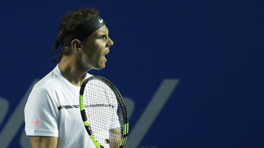 Rafa Nadal celebra su primera victoria en Acapulco.