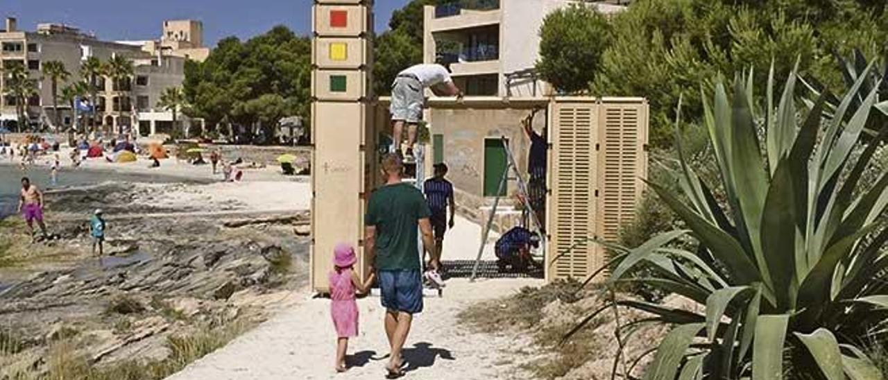 Imagen de la caseta que ayer estaba siendo montada en la Colònia de Sant Jordi.