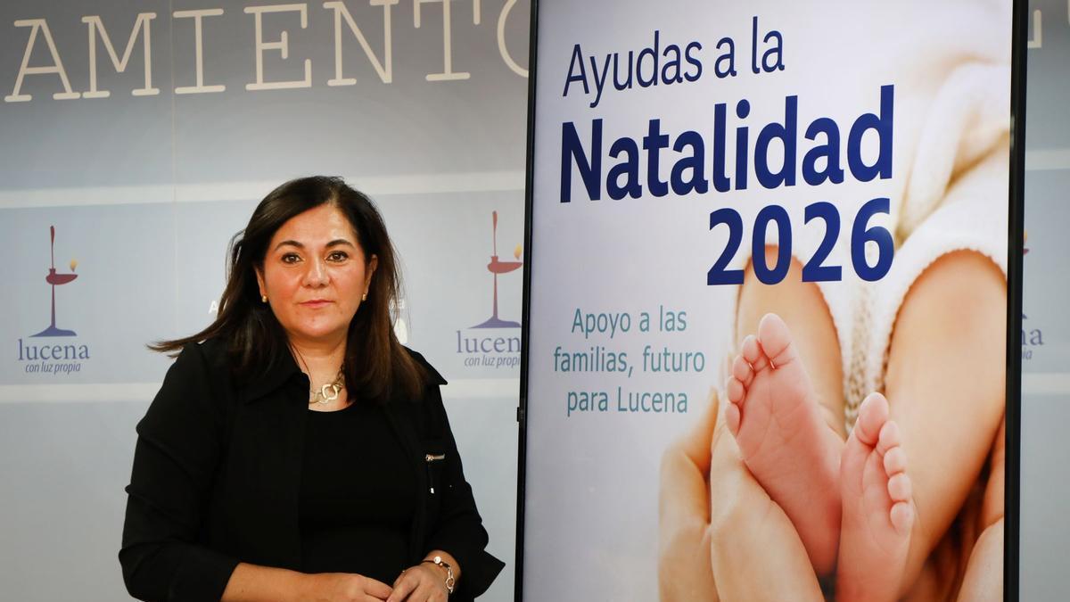 María de la O Redondo presenta a las ayudas a la natalidad del Ayuntamiento de Lucena.