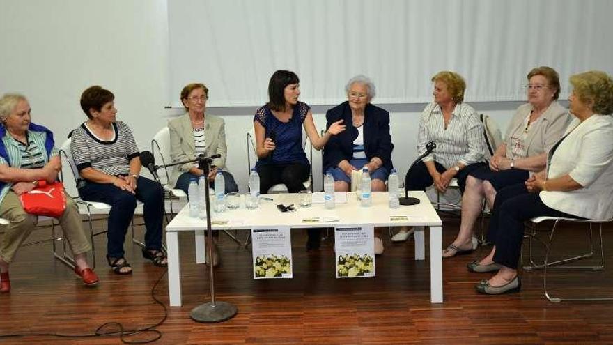 Homenaje en Lérez al oficio de costureras