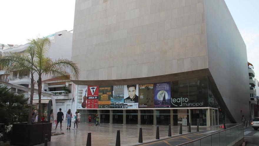 El alcalde comunica a 24 trabajadores del Teatro la clausura de sus oficinas