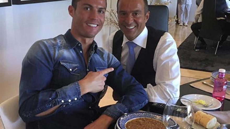 Cristiano Ronaldo con Jorge Mendes.