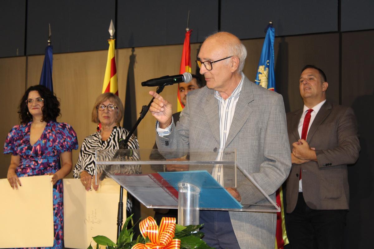 Carlos Torres dando su discurso