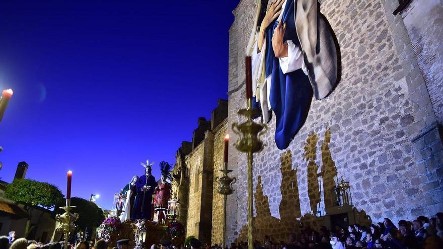 La Hermandad de Nuestro Padre Jesús de la Pasión emociona con su estilo andaluz en Plasencia este Lunes Santo