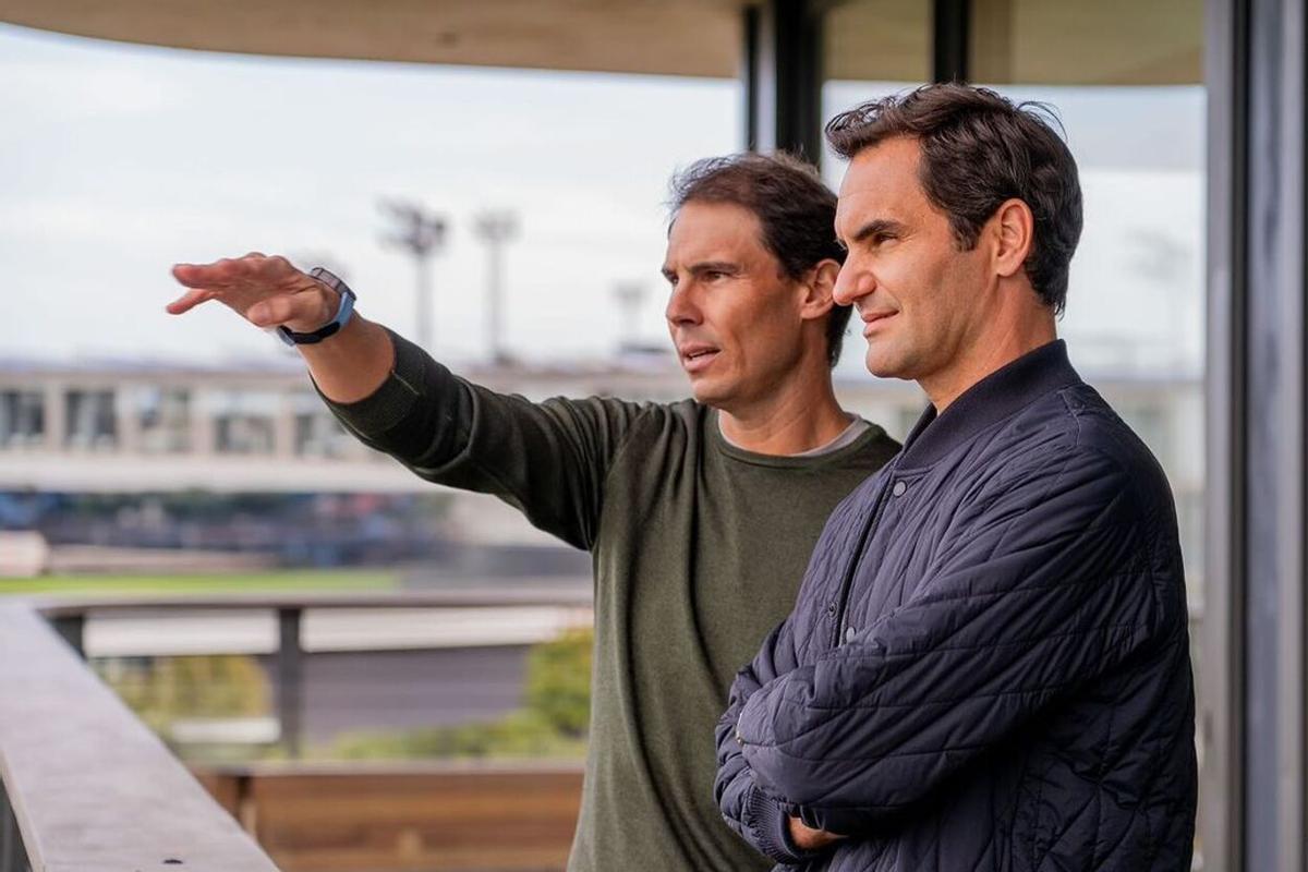 Roger Federer visita la Rafa Nadal Academy de su amigo Rafa Nadal.
