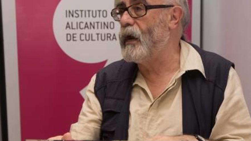 Guillermo Heras lleva 27 años al frente de la Muestra de Autores Contemporáneos de Alicante.