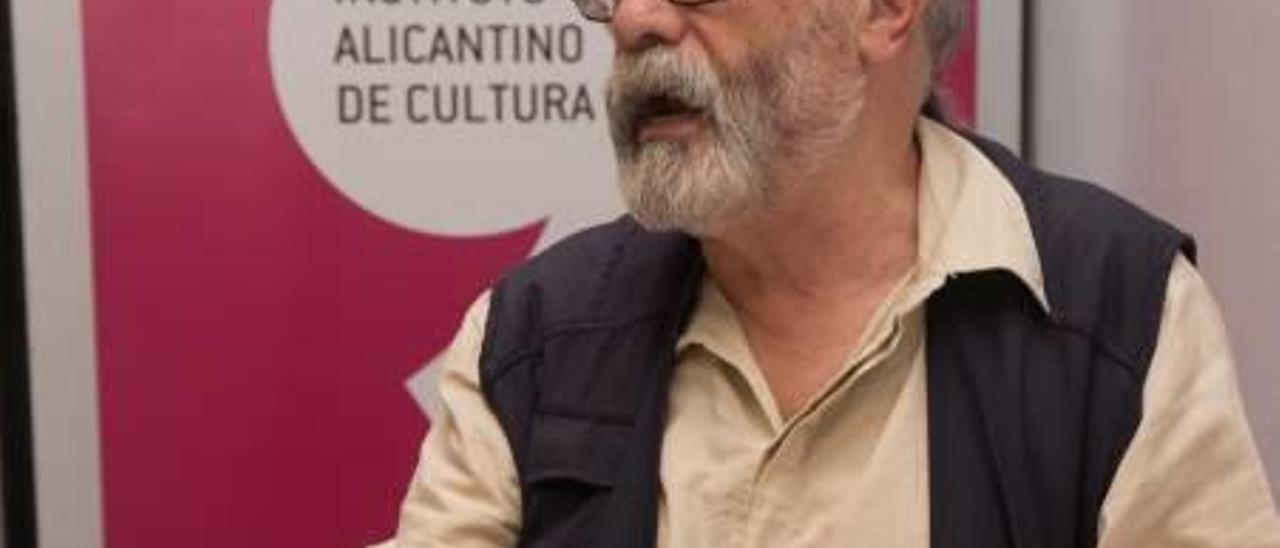 Guillermo Heras lleva 27 años al frente de la Muestra de Autores Contemporáneos de Alicante.