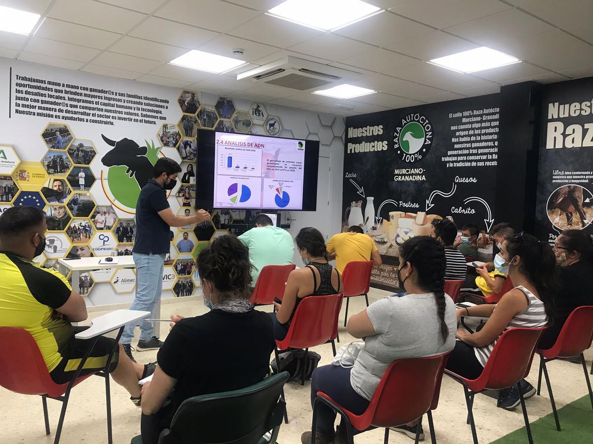 Jornada de formación en el Centro Multifunción de la Raza Murciano-Granadina (Fuente Vaqueros, Granada)