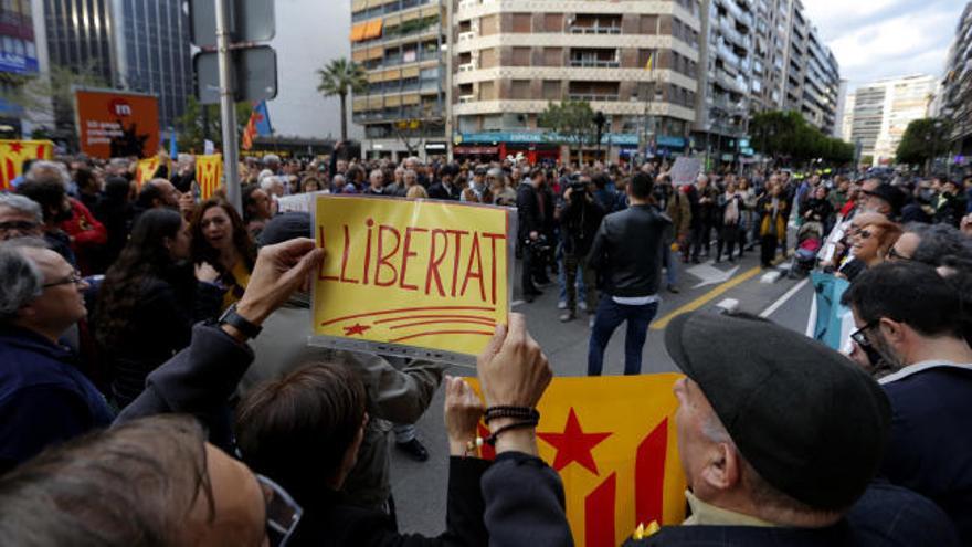 La detención de Puigdemont desata una oleada de movilizaciones