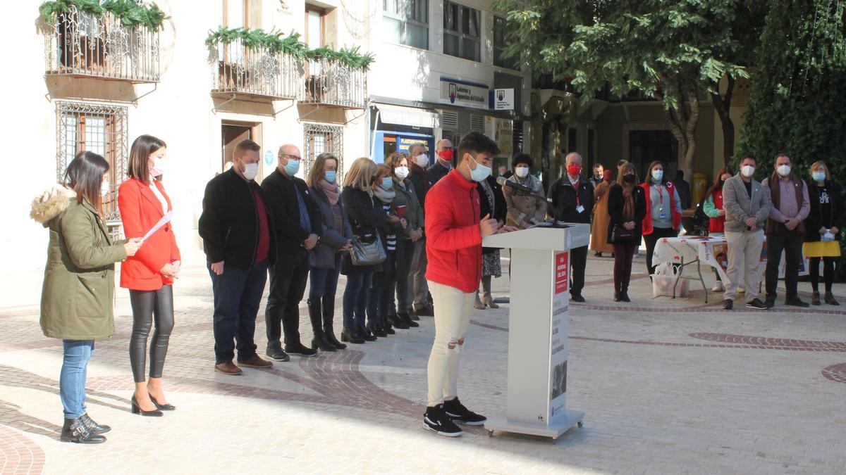 Alumnos de institutos de Elche han leído un manifiesto para luchar contra el SIDA