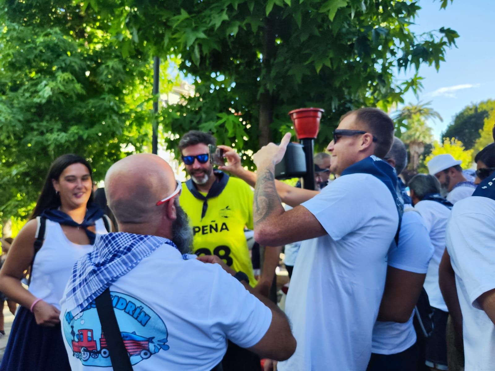 Candás 'descorcha' las fiestas de San Félix con un 'rally' de la sidra multitudinario