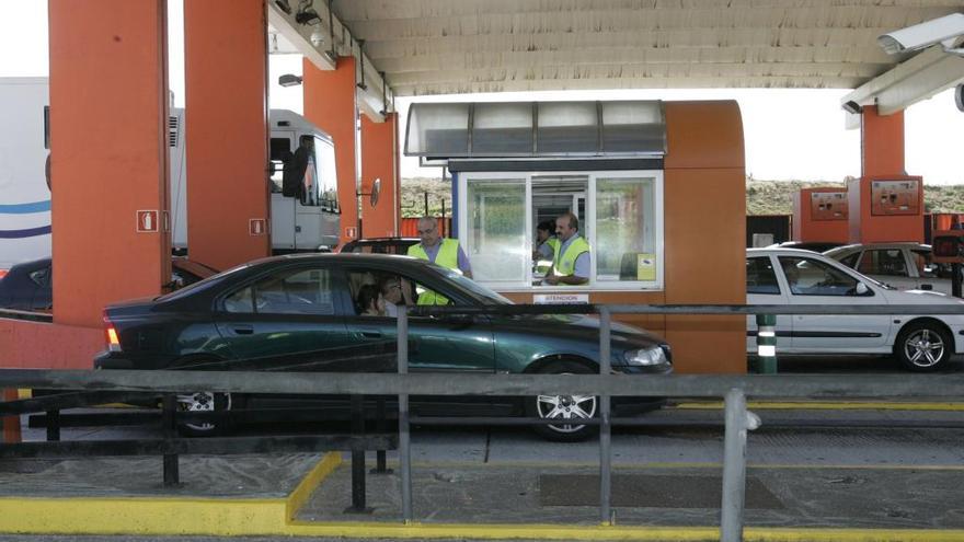 Cabinas de peaje en la AP-9. // X. Álvarez