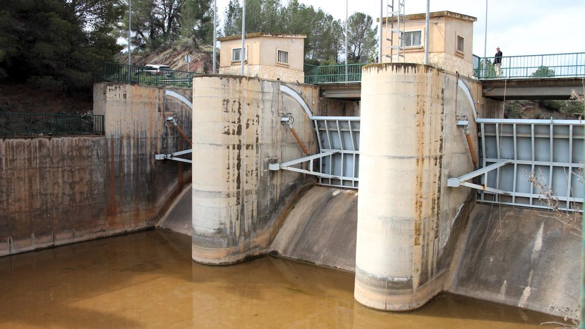 Presa del embalse del Argos