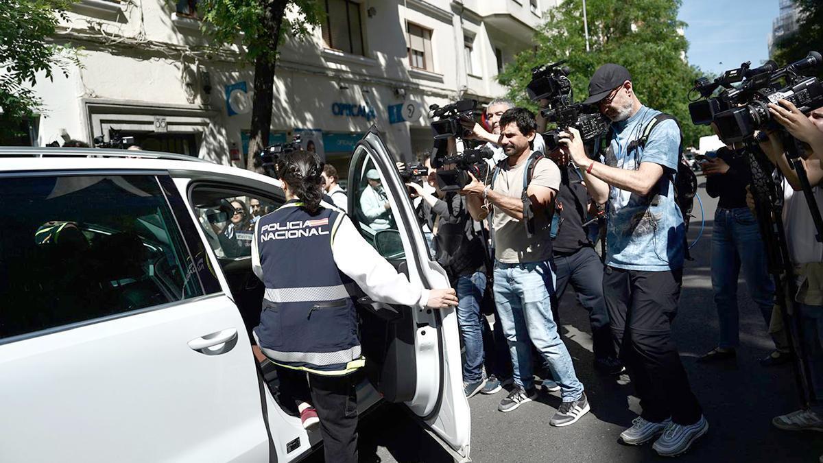 Agentes de la Policía Nacional, a su salida del despacho de José Luis Rodríguez Zapatero