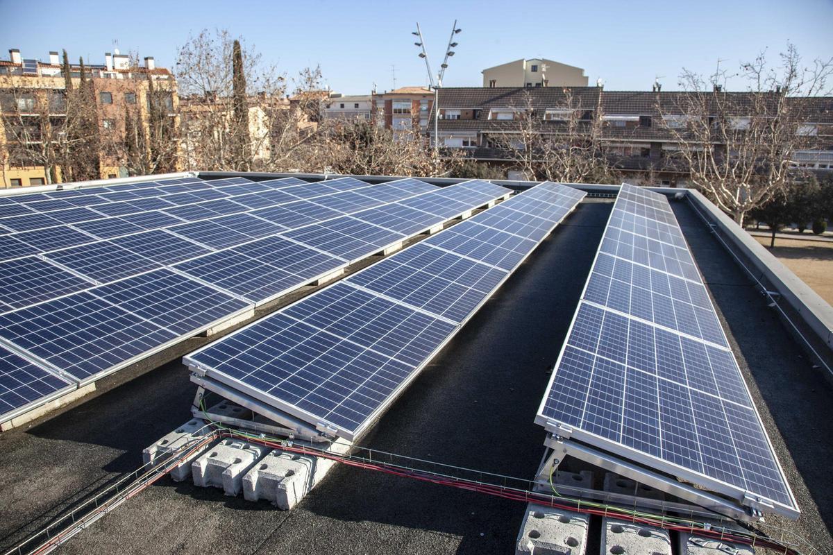 Plaques solars instal·lades al Nexe-Espai de Cultura