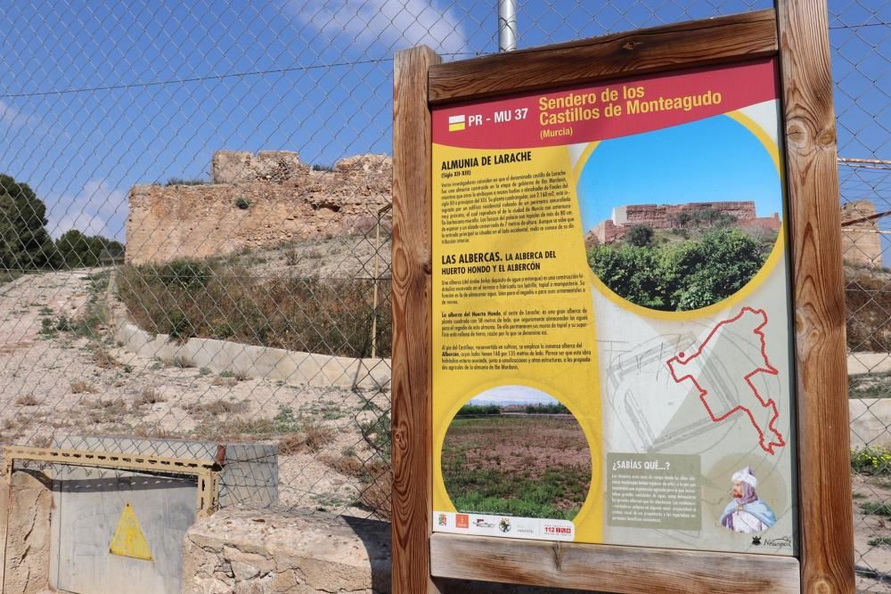 Los castillos de Larache y Cabezo de Torres "se hunden entre la inmundicia", denuncia Huermur