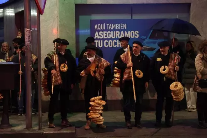 GALERÍA | Burros y roscas: la Cofradía del Cencerro sale por las calles de Zamora