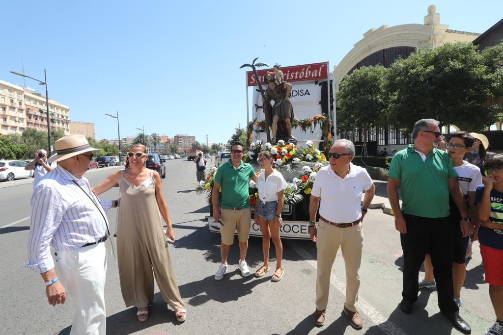 Los camiones salen a las calles de València para honrar a San Cristóbal