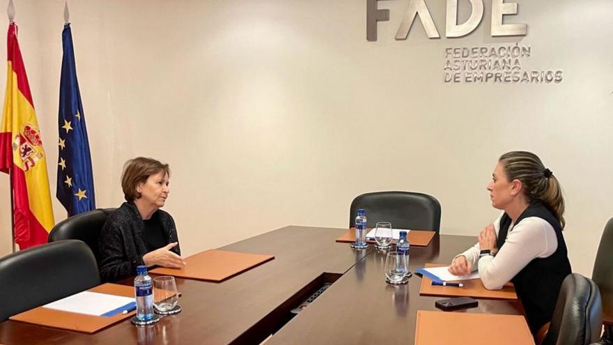 Por la izquierda, Moriyón y María Calvo, ayer, en la sede de FADE.