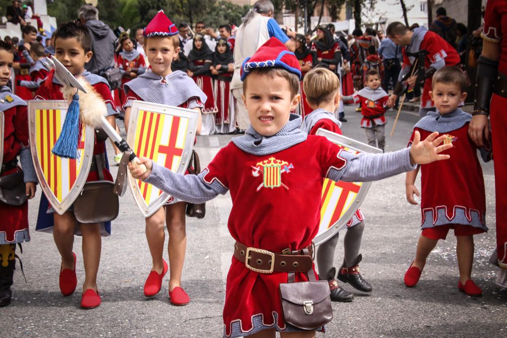 Los niños se convierten en los protagonistas del segundo día de las Fiestas de Moros y Cristianos con el Desfile Infantil.