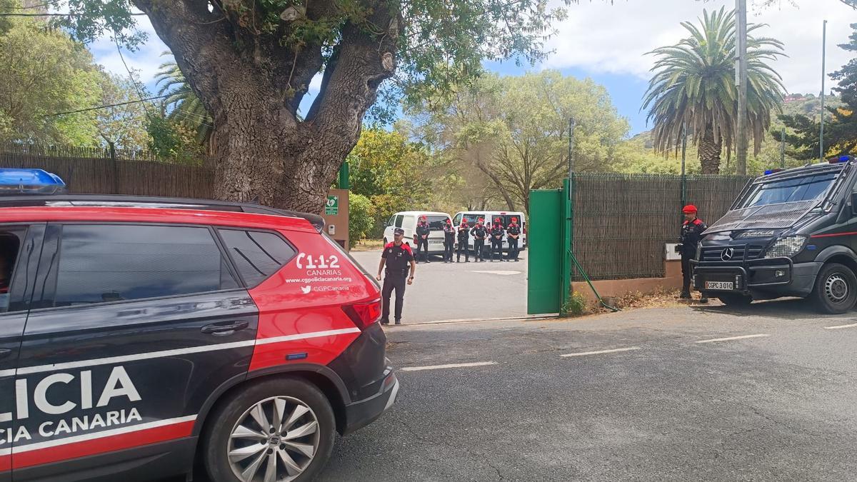 Registran un centro para menores migrantes de Canarias por delitos de lesiones y odio