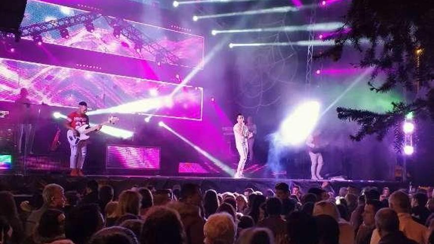 Vega de Arriba cierra sus fiestas tras el concierto de &quot;Tekila&quot;