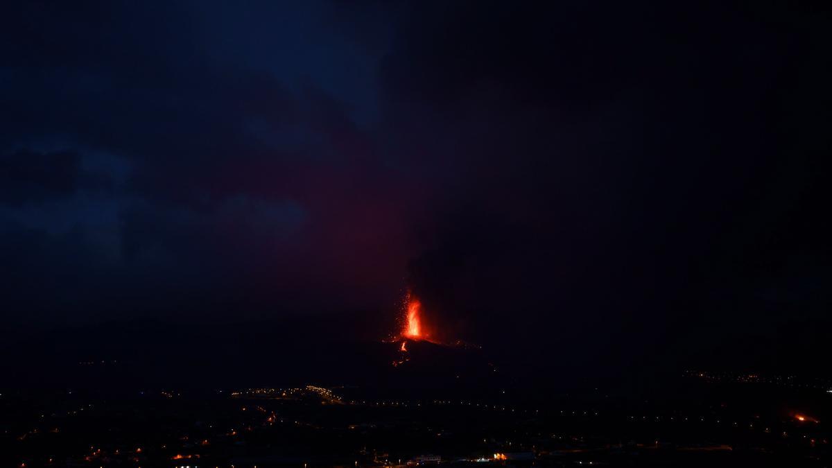 Se incrementa la actividad explosiva de las bocas del volcán de La Palma