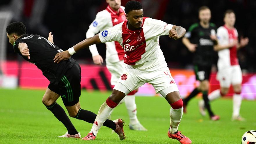 Jorrel Hato en el partido entre el Ajax y el PEC Zwolle.
