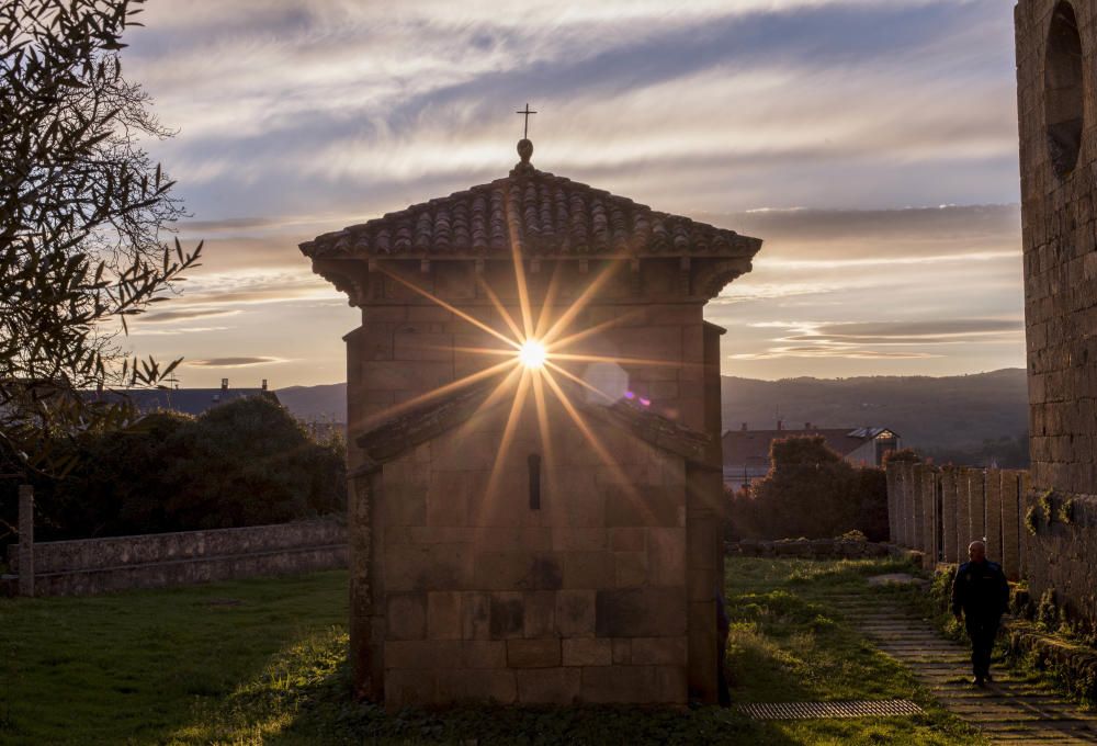 El sol del amanecer penetró por los vanos de San Miguel de Celanova