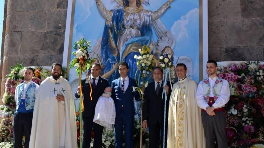 La Vall d’Uixó cubre de flores a l’Assumpció en una jornada única