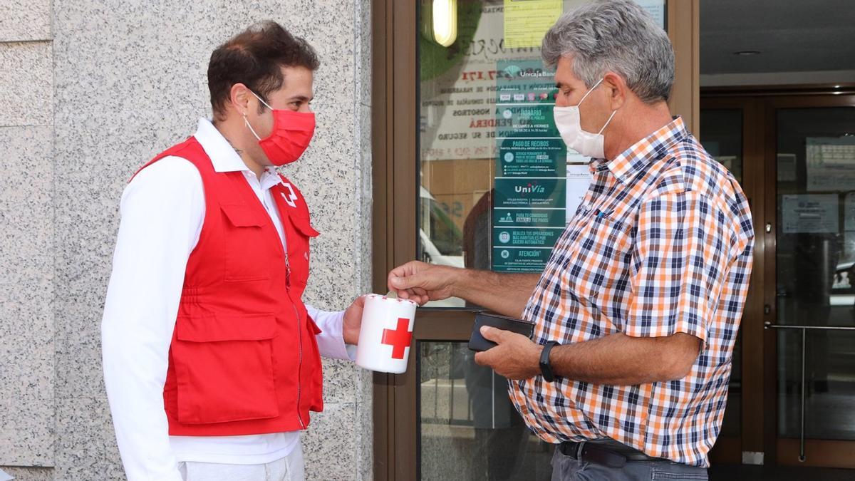 Voluntarios de Cruz Roja Zamora recaudan fondos.