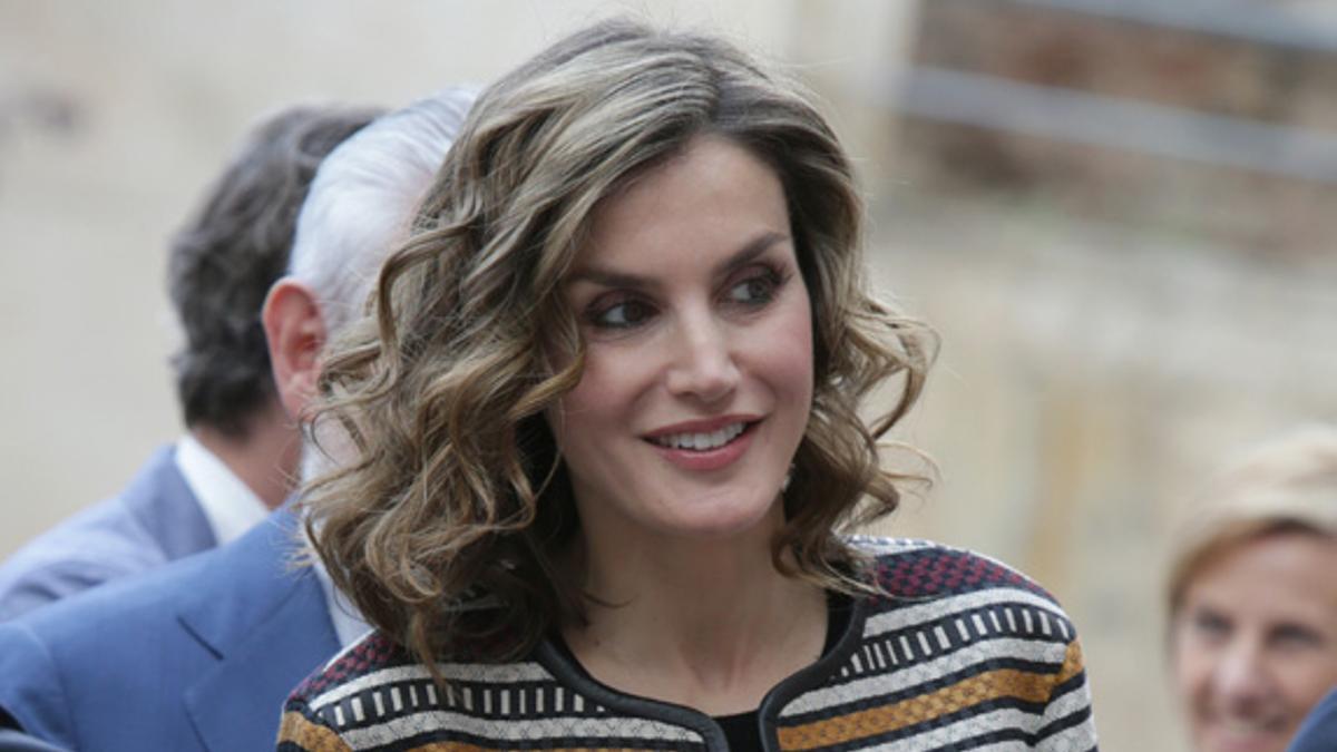 Letizia Ortiz y su look con chaqueta étnica de Uterqüe