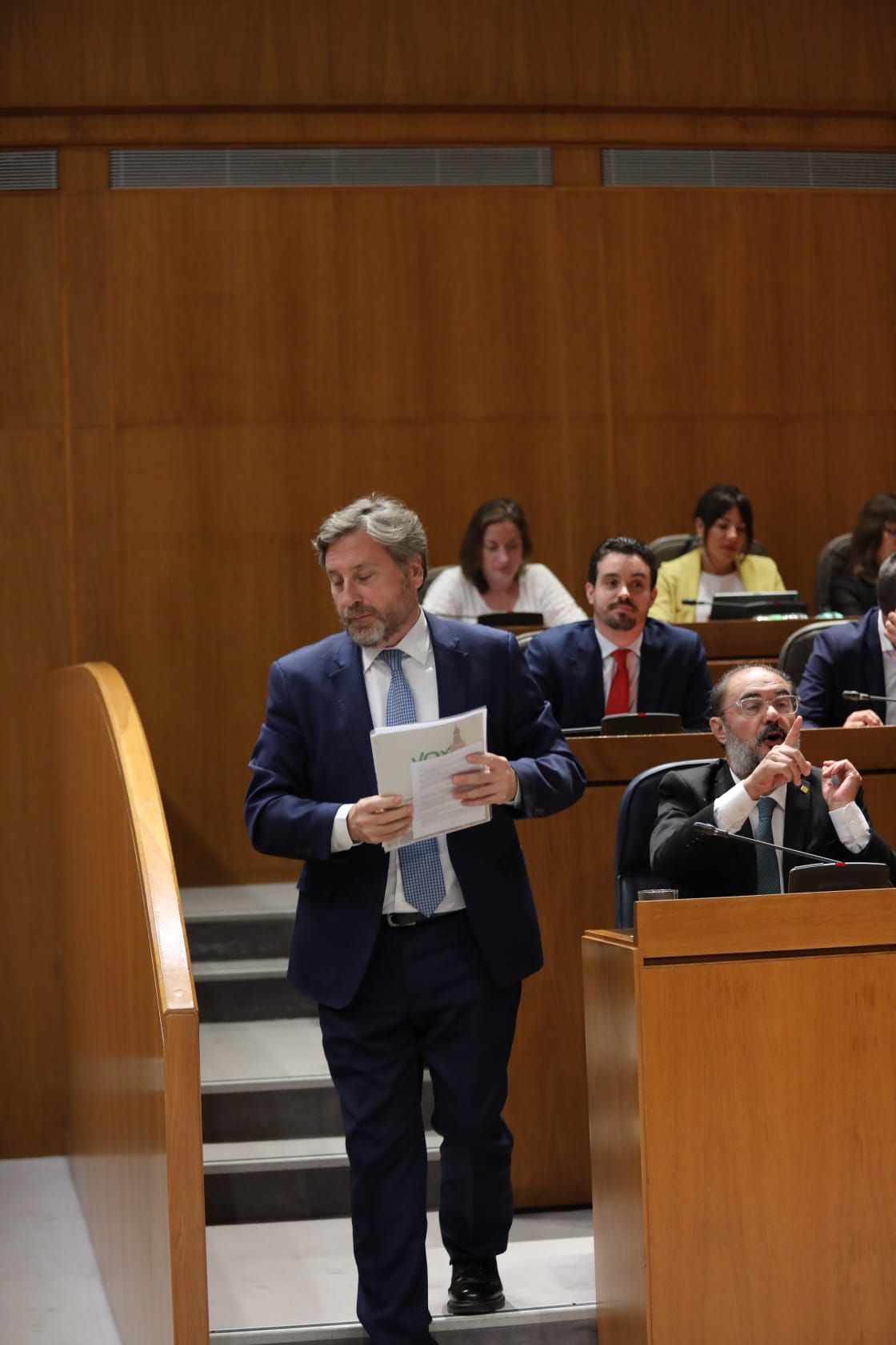 En imágenes | Segunda sesión del debate de investidura de Jorge Azcón