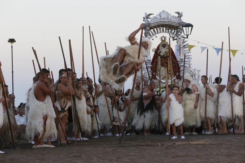 Representación del hallazgo de la Virgen de Candelaria por los guanches 2016