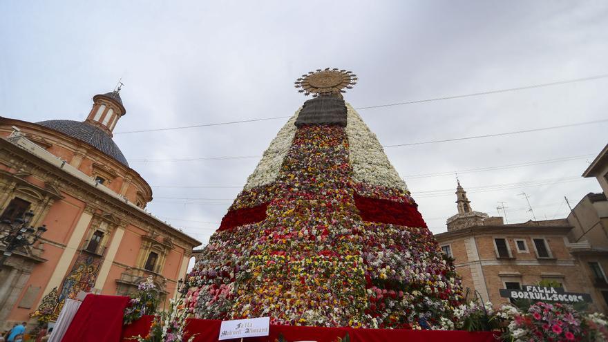 Fallas 2021. Las flores del manto de la Virgen, al detalle