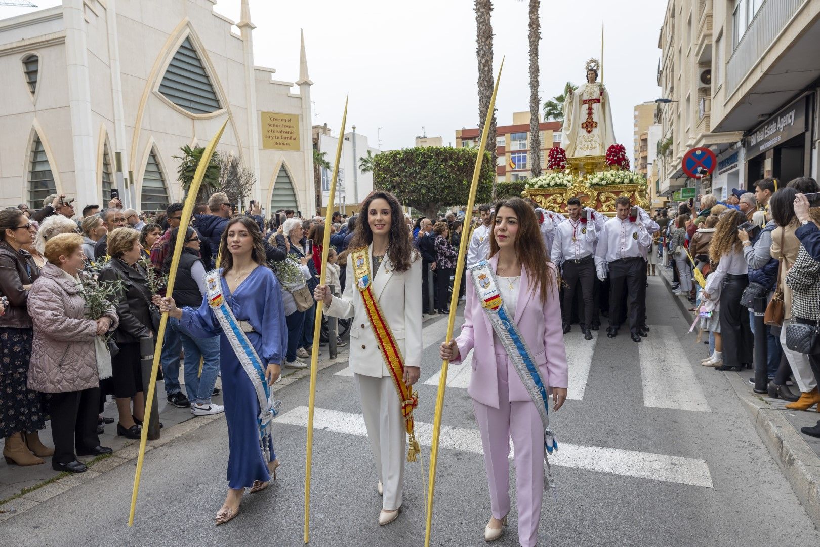 Bendición y procesión de Las Palmas en Torrevieja de Domingo de Ramos en la Semana Santa 2024