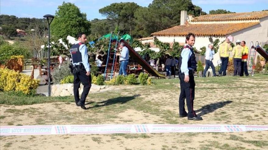 Una niña muere tras salir volando un castillo hinchable en Girona